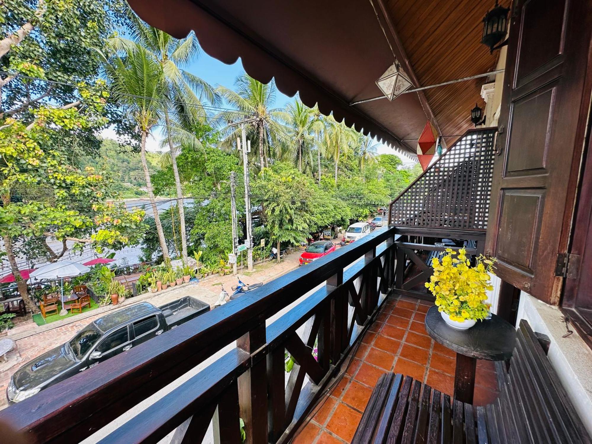Anisa Mekong Riverside Villa Луанґпхабанґ Екстер'єр фото