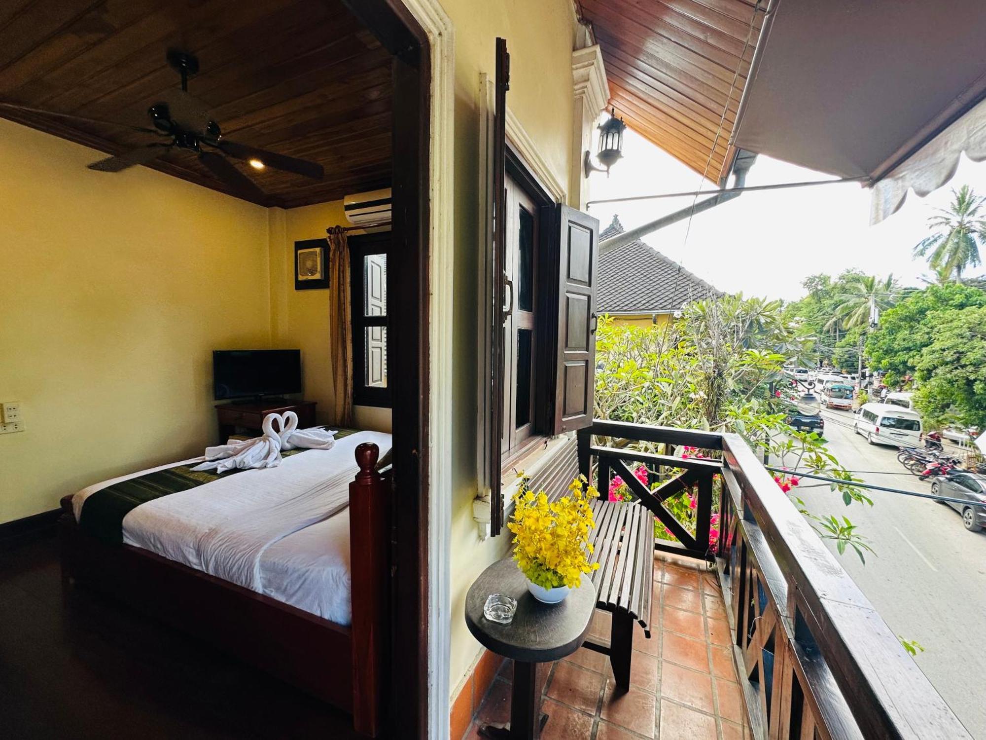 Anisa Mekong Riverside Villa Луанґпхабанґ Екстер'єр фото