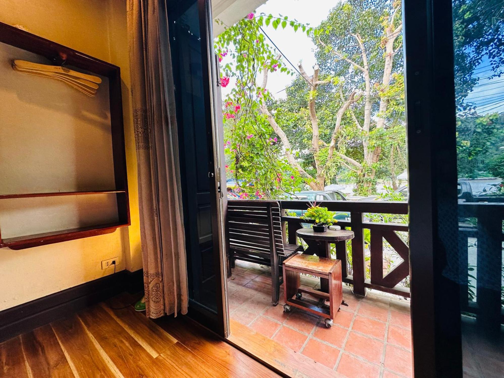 Anisa Mekong Riverside Villa Луанґпхабанґ Екстер'єр фото