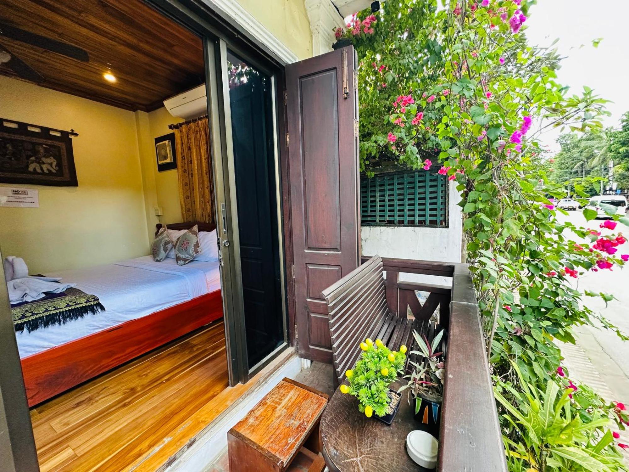 Anisa Mekong Riverside Villa Луанґпхабанґ Екстер'єр фото