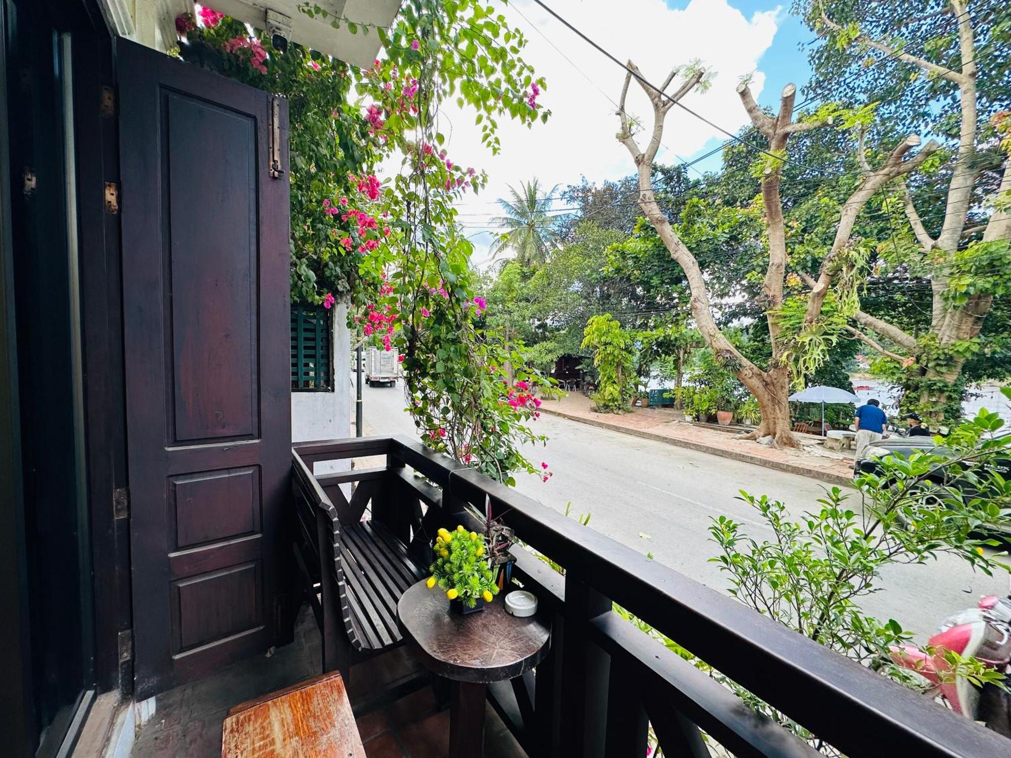 Anisa Mekong Riverside Villa Луанґпхабанґ Екстер'єр фото